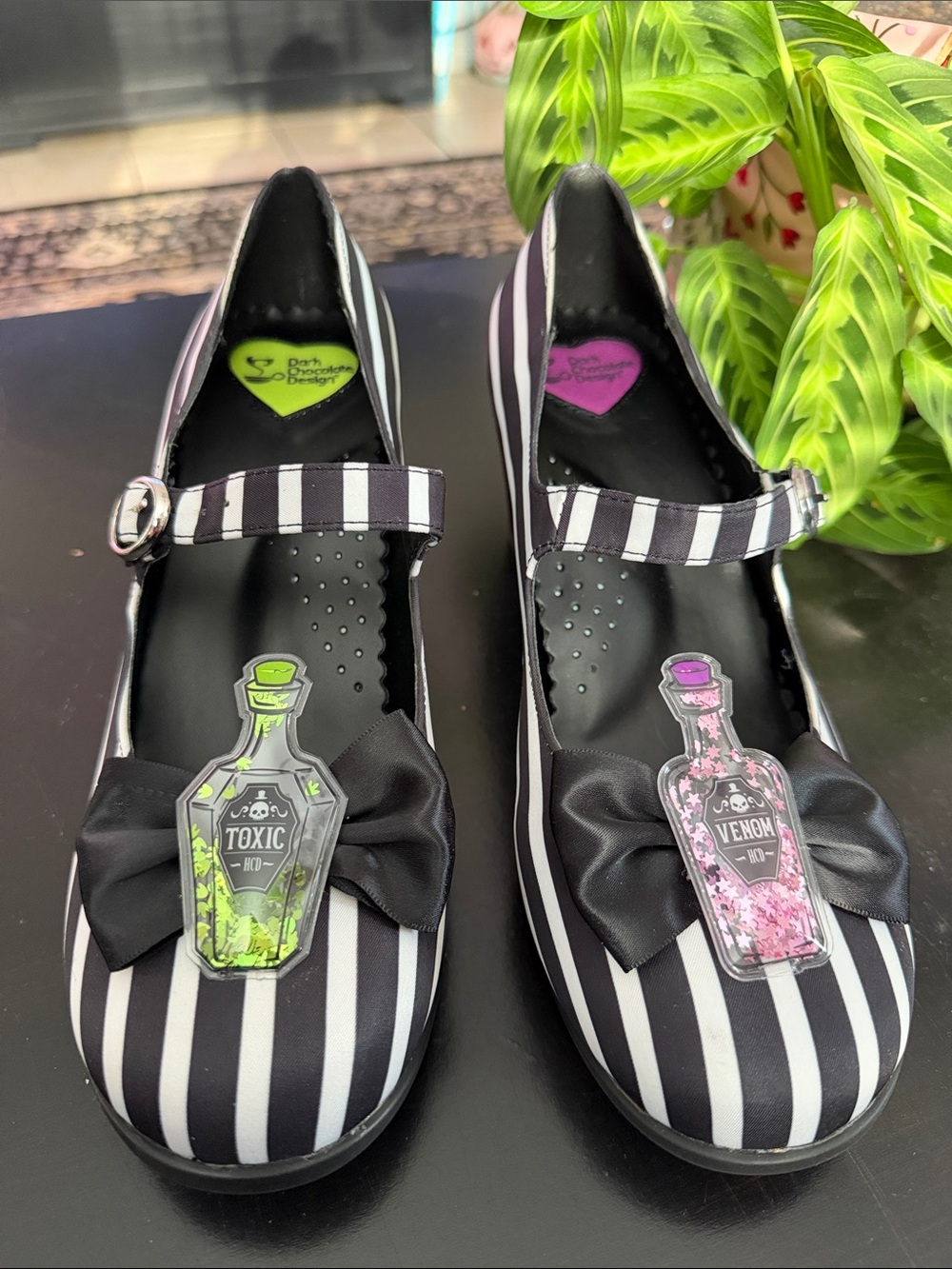 Hot Chocolate Design Chocolaticas® Venom Mid Heels